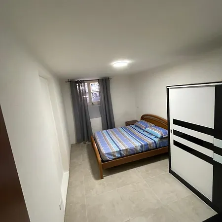 Appartamento Casa Con Corte *
