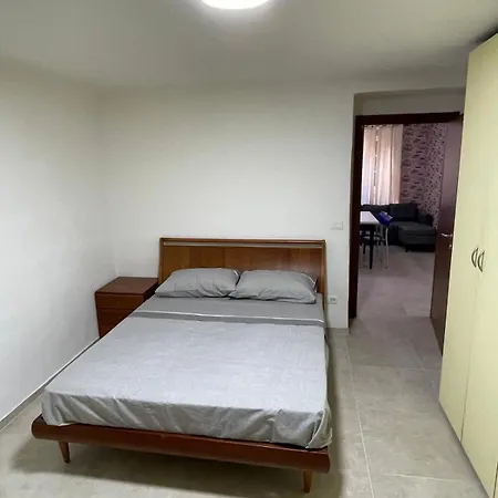 Casa Con Corte Appartamento
