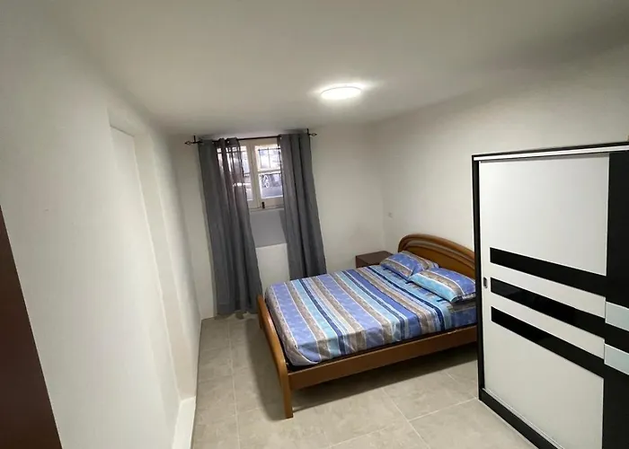 Appartamento Casa Con Corte *